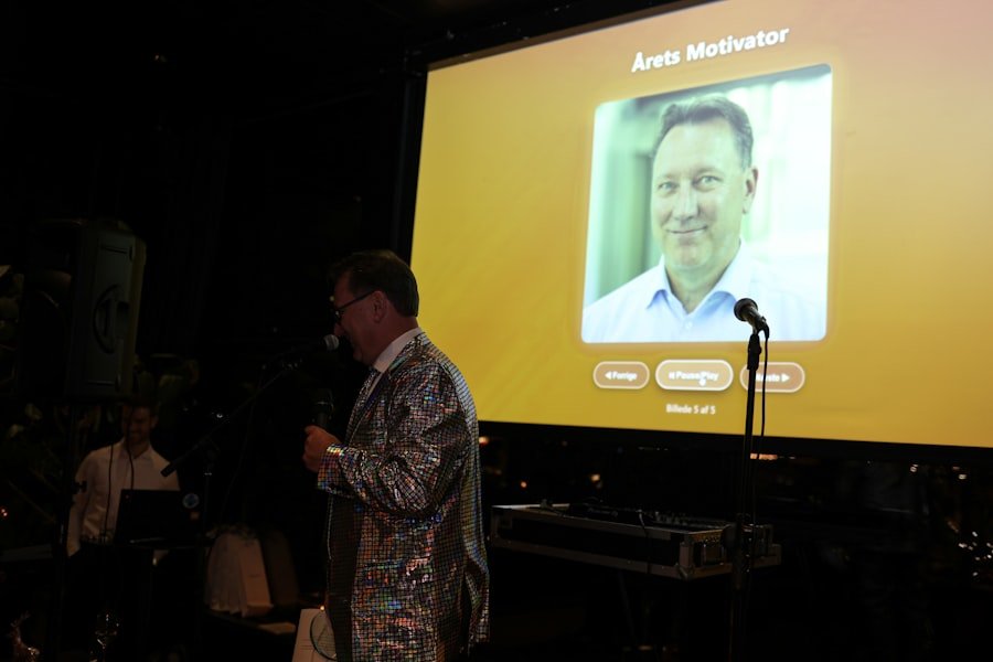 Photo motivation stage